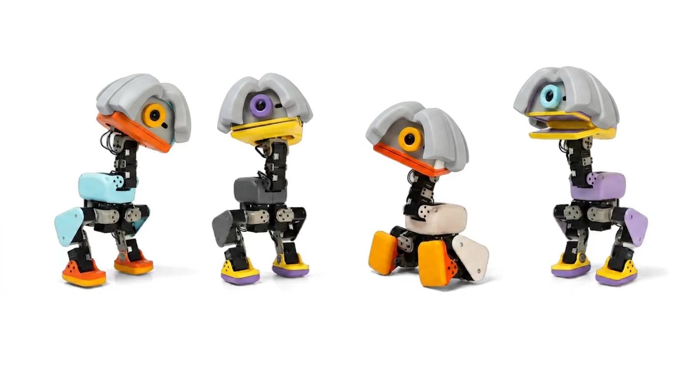 Microduck 官方整机实拍：四只不同配色的成品鸭